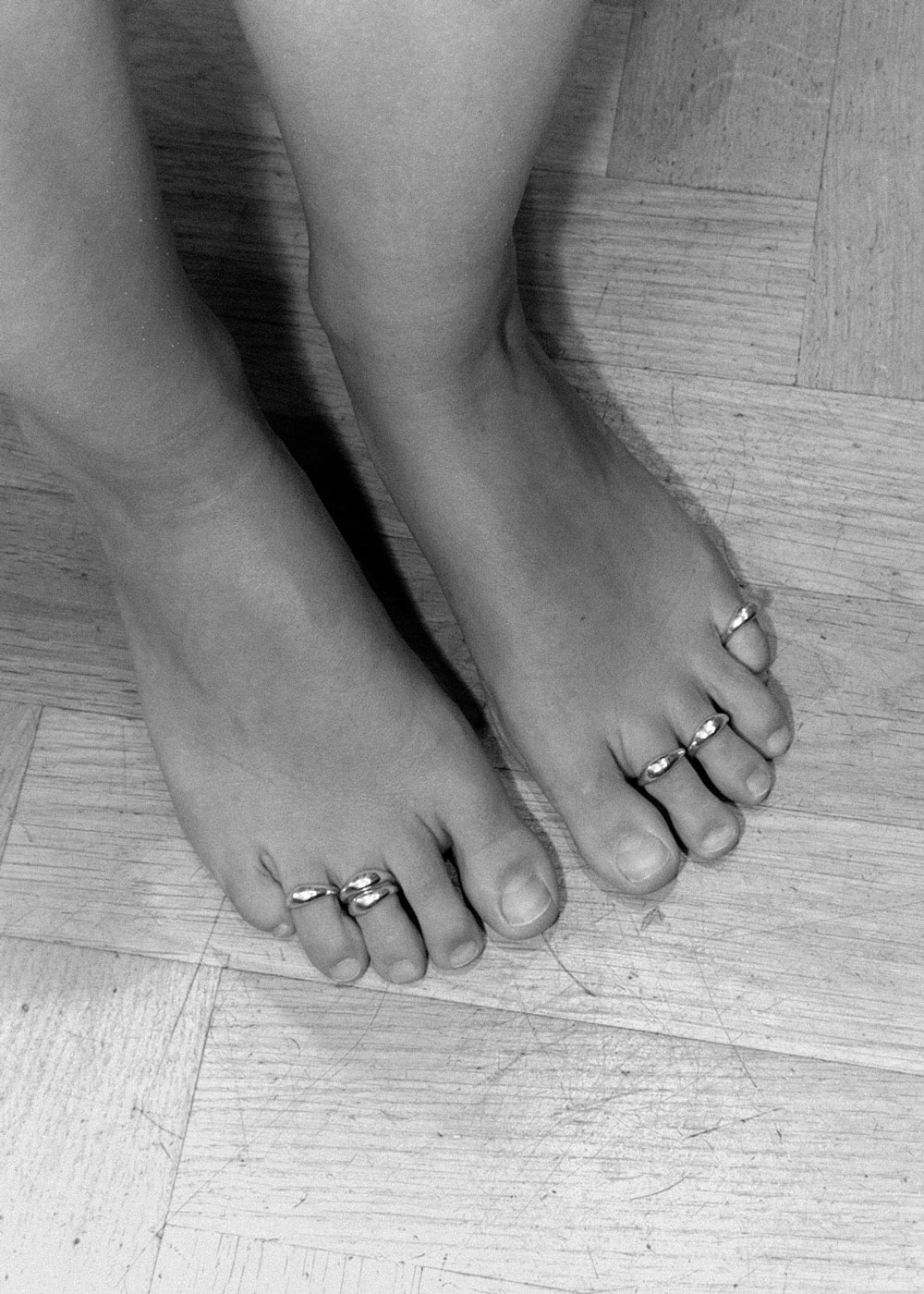 AKVA-Jewellery-Puka-Toe-Ring-mouseover